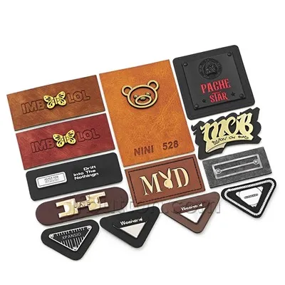 السراويل الجلدية التصحيح مع علامة معدنية