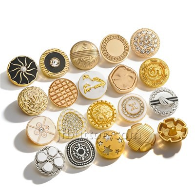 أزرار السترة النسائية